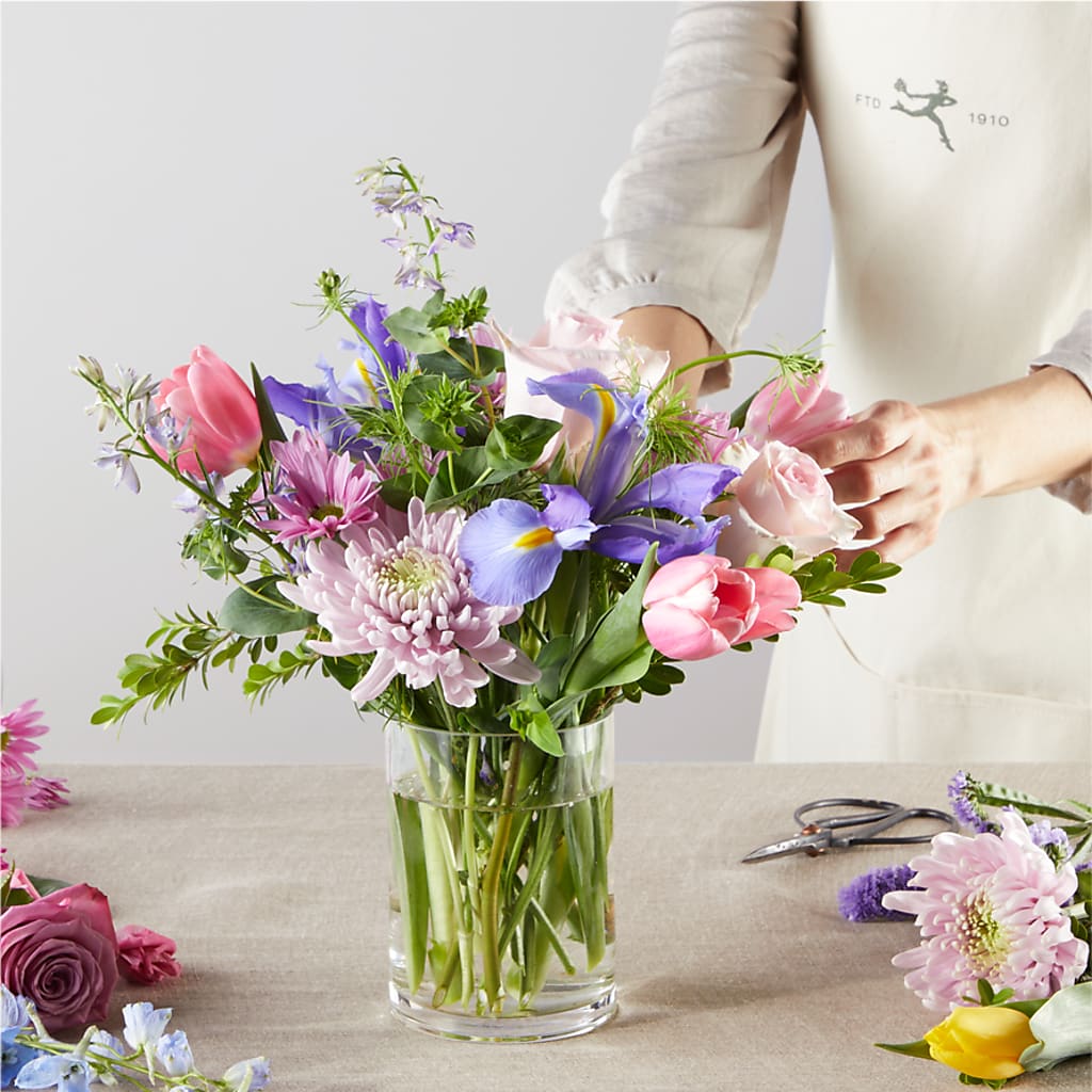 Pastel Tradition - A Florist Original –  The Woodlands Flowers, Conroe TX